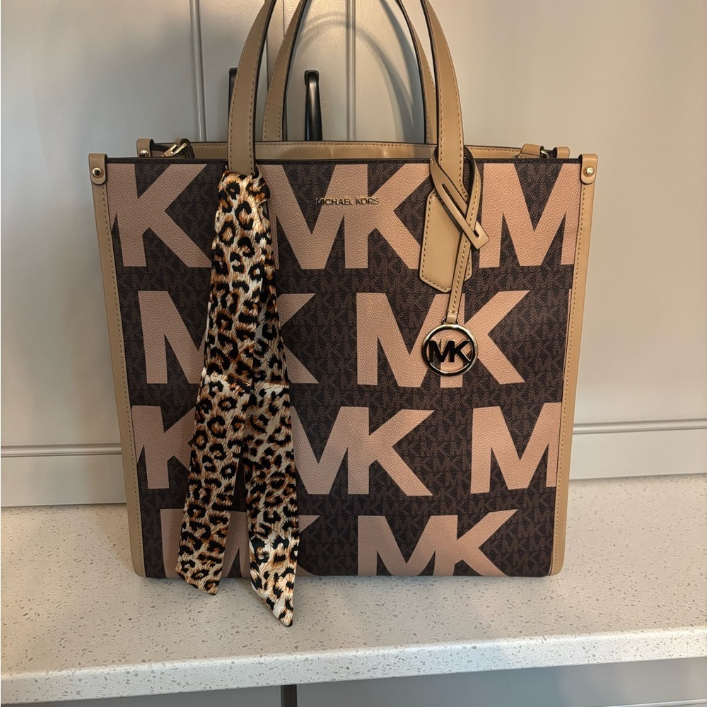 Michael Kors $398 Large Maple/Camel tote - Picture 1 of 10
